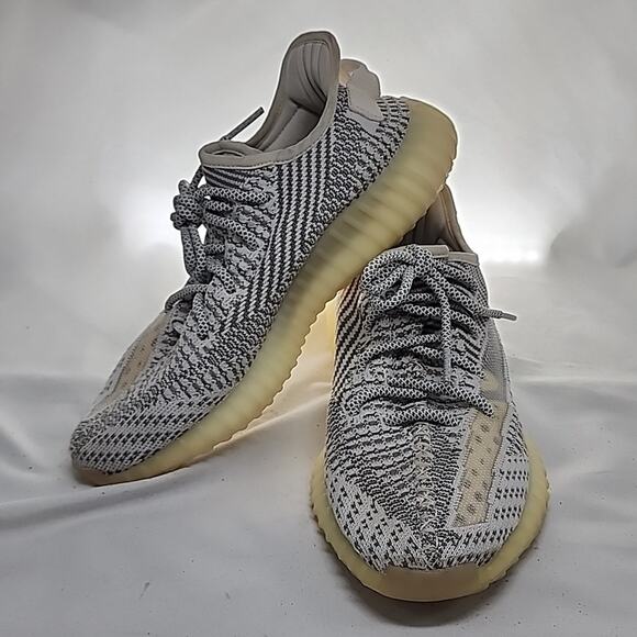 ADIDAS YEEZYS BOOST V2 NON- REFLECTIVE MENS 8 LADIES 9 COLOR GREY/WHITE VGUC - Picture 16 of 16